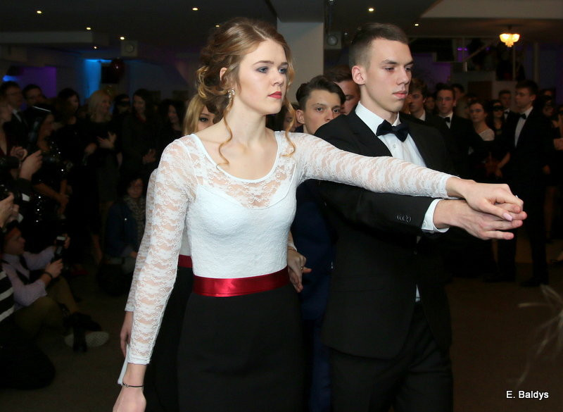 Studniówka w maskach. Tak się bawiło I LO (dużo zdjęć)