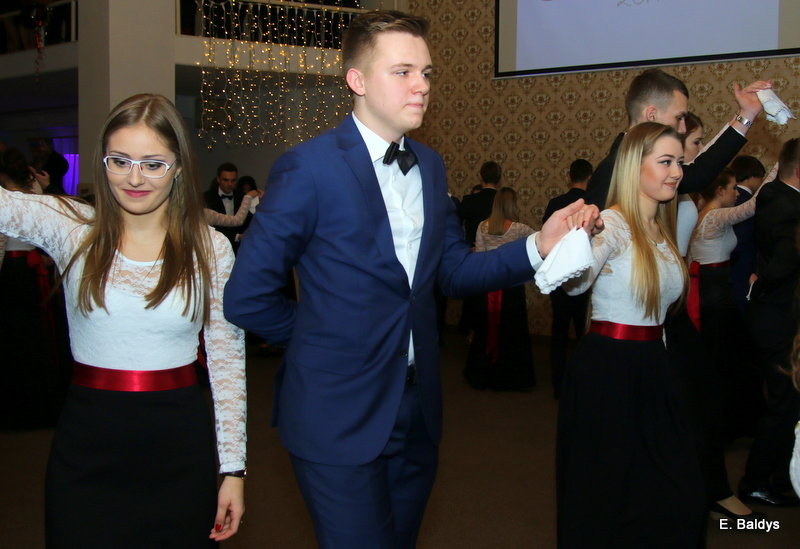 Studniówka w maskach. Tak się bawiło I LO (dużo zdjęć)