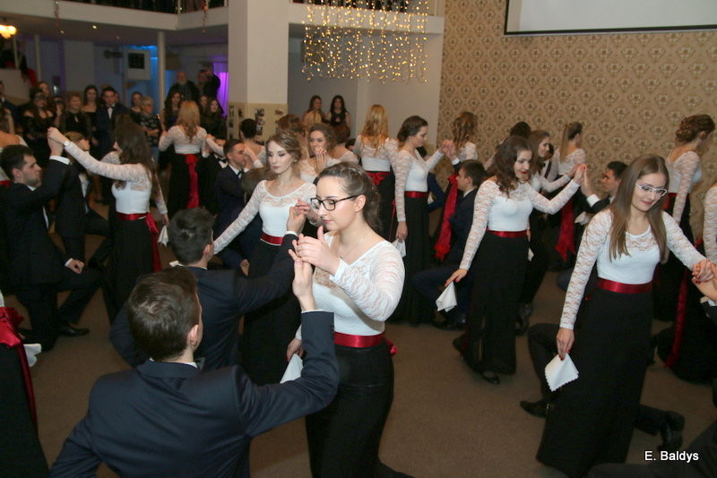 Studniówka w maskach. Tak się bawiło I LO (dużo zdjęć)