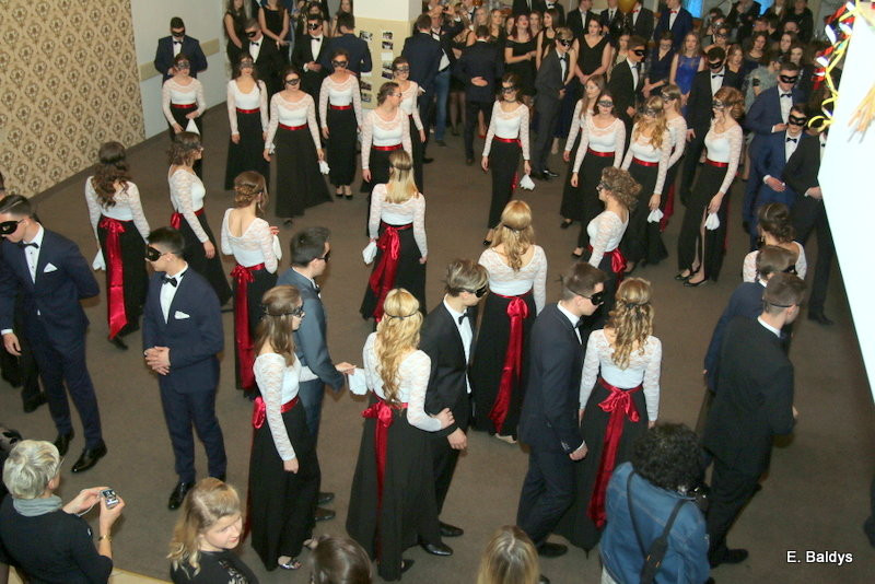 Studniówka w maskach. Tak się bawiło I LO (dużo zdjęć)