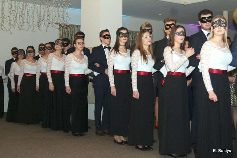 Studniówka w maskach. Tak się bawiło I LO (dużo zdjęć)