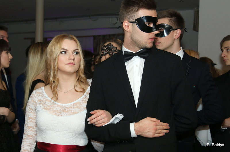 Studniówka w maskach. Tak się bawiło I LO (dużo zdjęć)