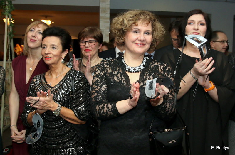 Studniówka w maskach. Tak się bawiło I LO (dużo zdjęć)