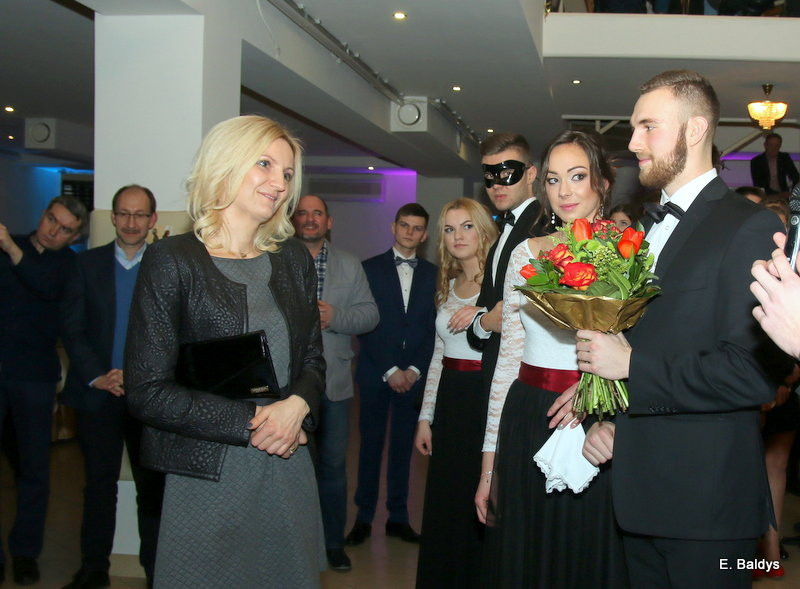 Studniówka w maskach. Tak się bawiło I LO (dużo zdjęć)