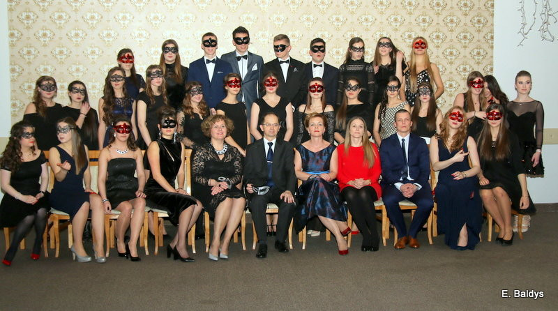 Studniówka w maskach. Tak się bawiło I LO (dużo zdjęć)