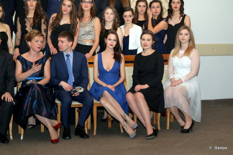 Studniówka w maskach. Tak się bawiło I LO (dużo zdjęć)