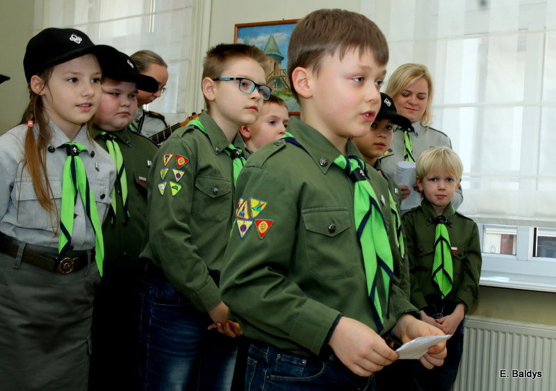Zuchy odwiedziły Klub Seniora (zdjęcia)