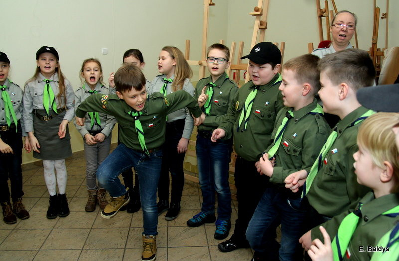 Zuchy odwiedziły Klub Seniora (zdjęcia)