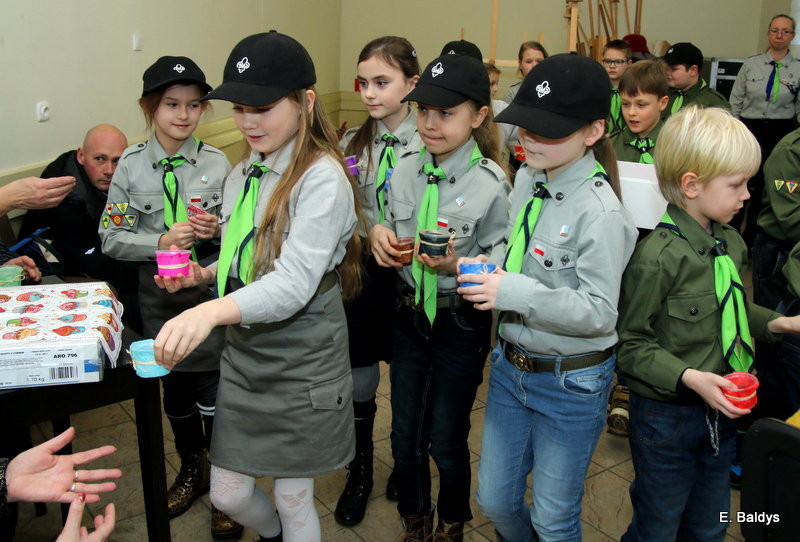 Zuchy odwiedziły Klub Seniora (zdjęcia)