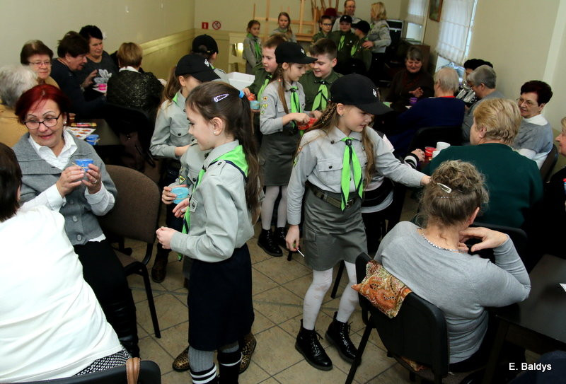 Zuchy odwiedziły Klub Seniora (zdjęcia)