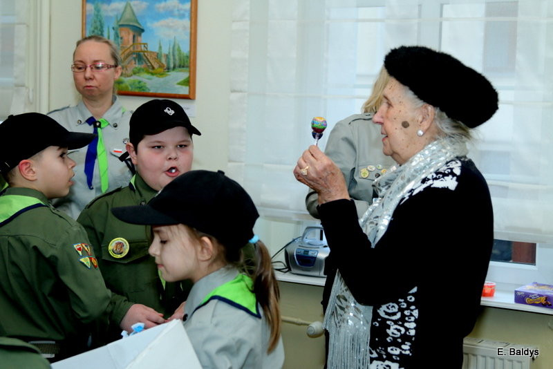 Zuchy odwiedziły Klub Seniora (zdjęcia)