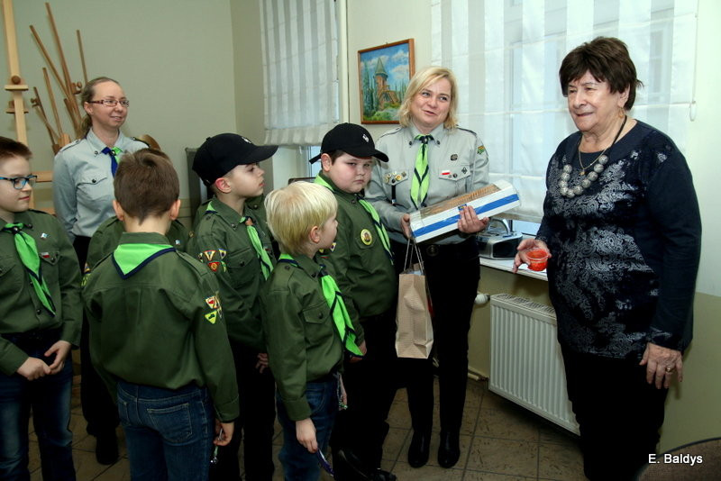Zuchy odwiedziły Klub Seniora (zdjęcia)