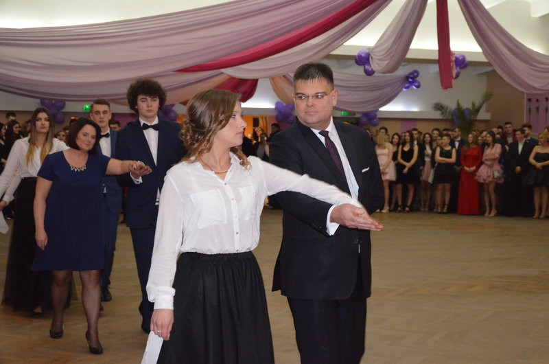 Maturzyści III LO tańczyli w Metalplaście (zdjęcia)