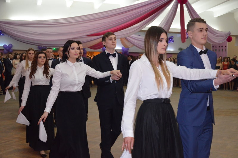 Maturzyści III LO tańczyli w Metalplaście (zdjęcia)
