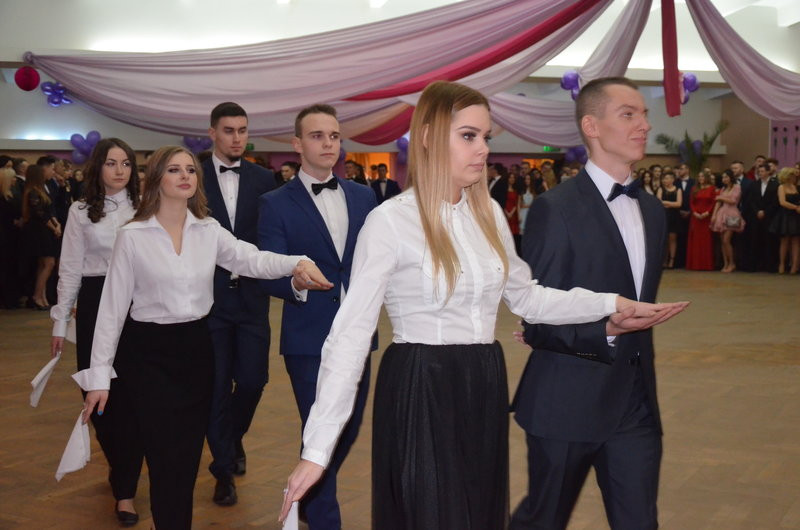 Maturzyści III LO tańczyli w Metalplaście (zdjęcia)