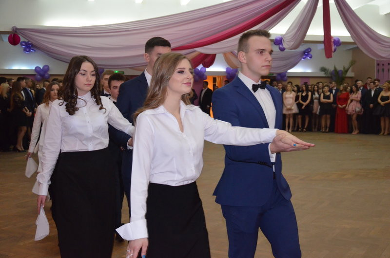 Maturzyści III LO tańczyli w Metalplaście (zdjęcia)