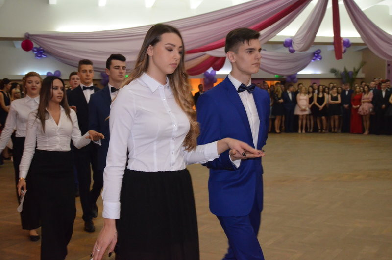 Maturzyści III LO tańczyli w Metalplaście (zdjęcia)