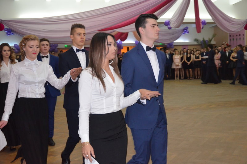 Maturzyści III LO tańczyli w Metalplaście (zdjęcia)