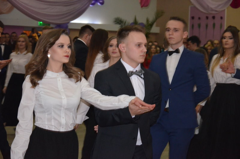 Maturzyści III LO tańczyli w Metalplaście (zdjęcia)