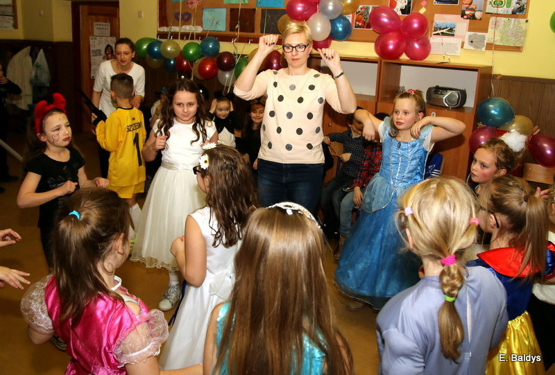 W SP 9 balowali przed feriami (zdjęcia)