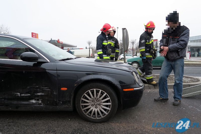 Jaguar z wgniecionym bokiem