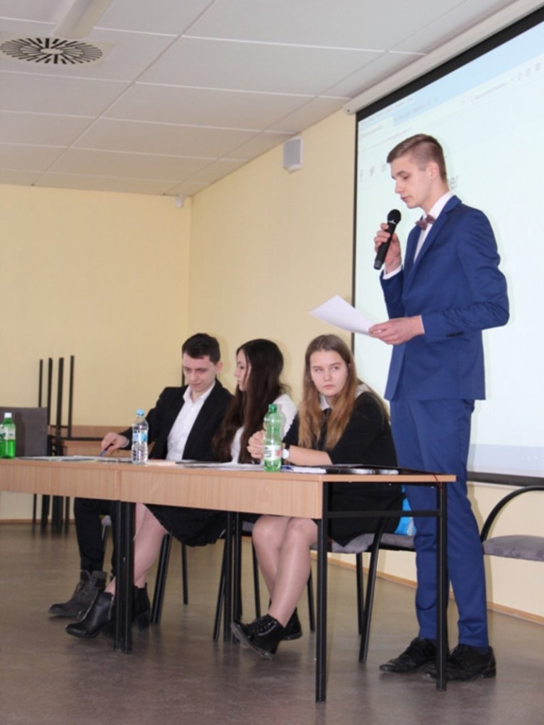 Uczniowie ZST triumfują w debatach (zdjęcia)