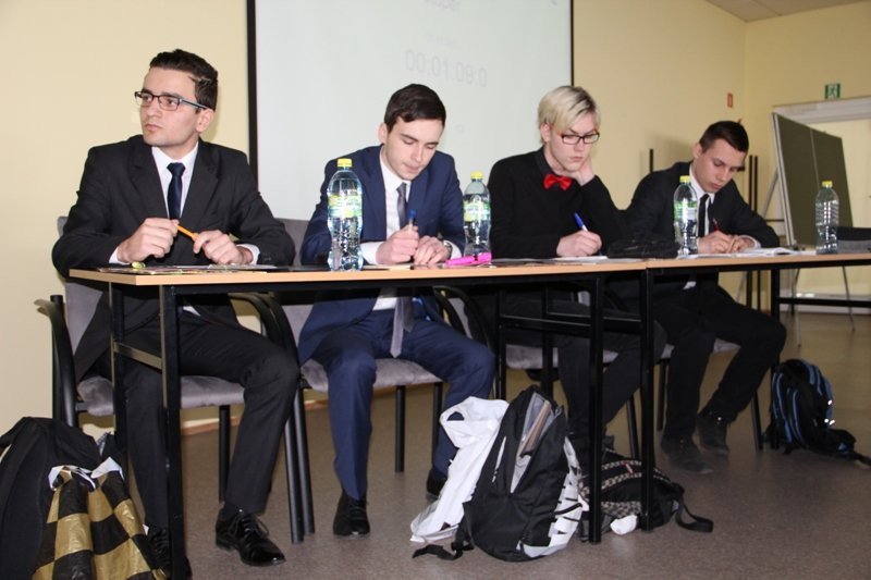 Uczniowie ZST triumfują w debatach (zdjęcia)