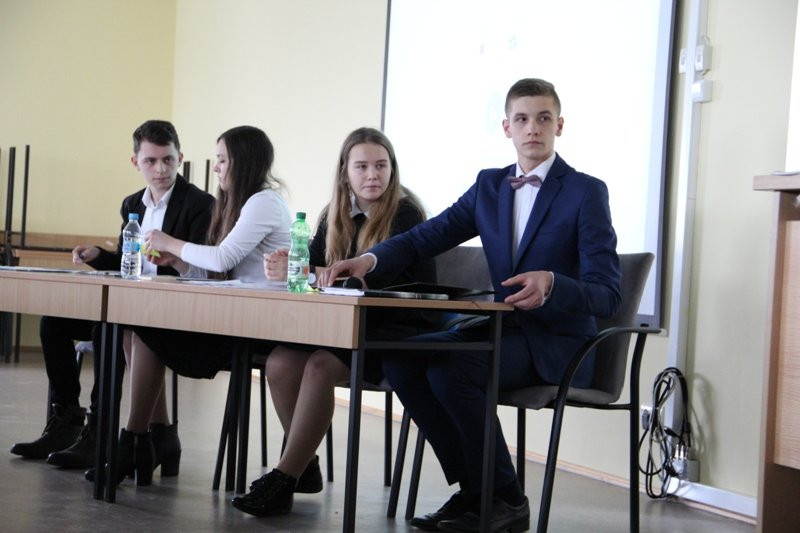 Uczniowie ZST triumfują w debatach (zdjęcia)