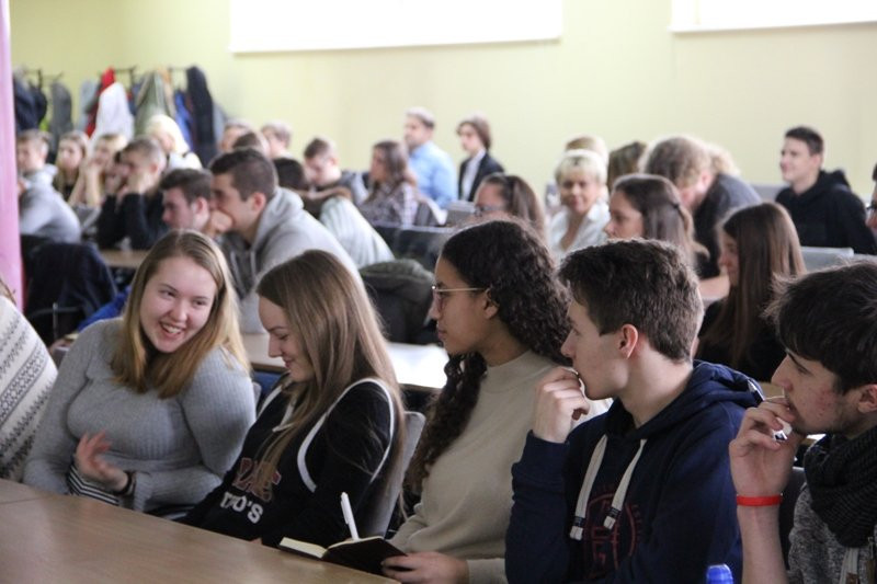 Uczniowie ZST triumfują w debatach (zdjęcia)