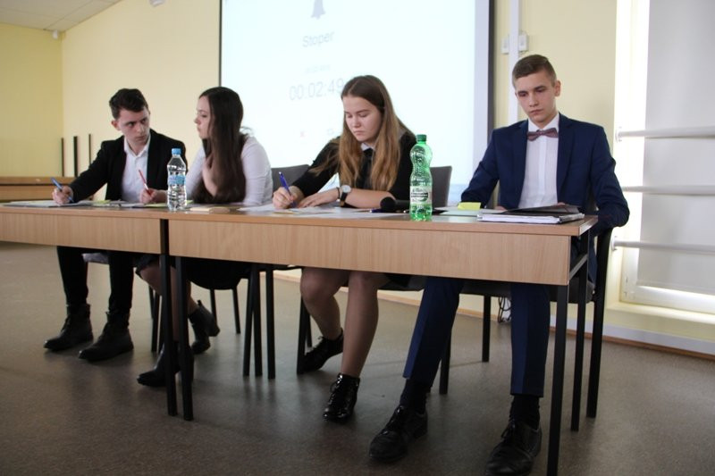 Uczniowie ZST triumfują w debatach (zdjęcia)