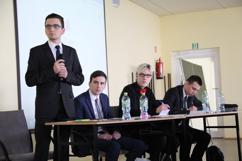 Uczniowie ZST triumfują w debatach (zdjęcia)