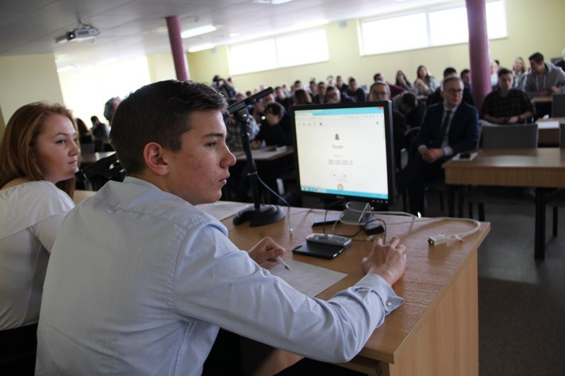 Uczniowie ZST triumfują w debatach (zdjęcia)