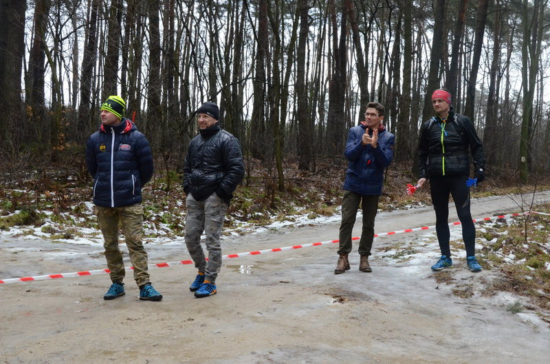 Rywalizacja na trudnej oblodzonej trasie (zdjęcia)