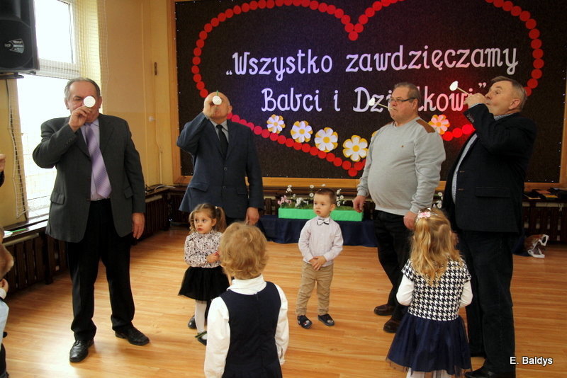 Pszczółki z Garzyna dla babci i dziadka (zdjęcia)