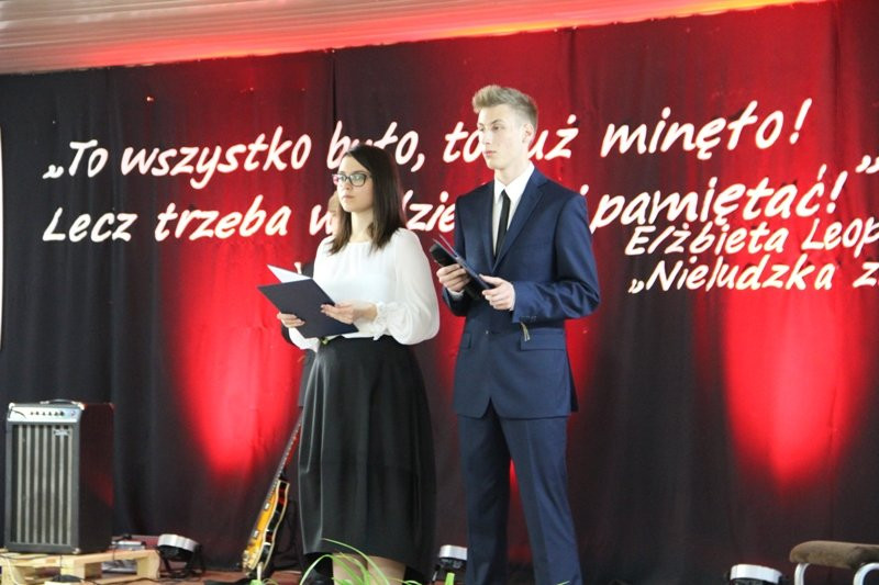 Pamięć o Sybirakach przetrwa w murach szkoły (zdjęcia)