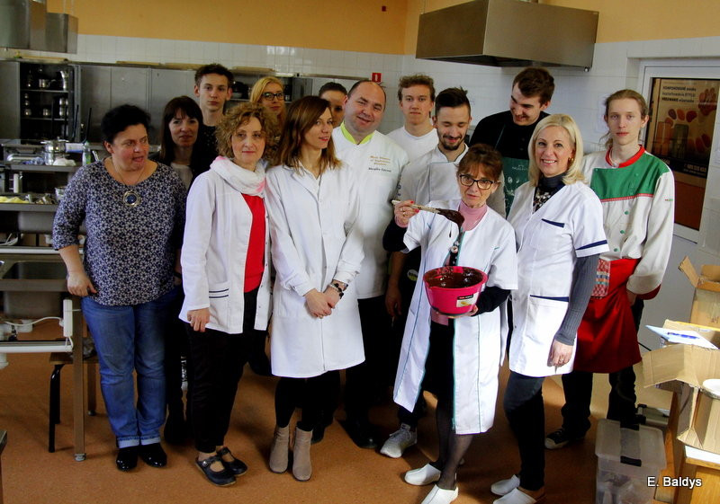 Słodkie warsztaty w ZSE w Lesznie (zdjęcia)