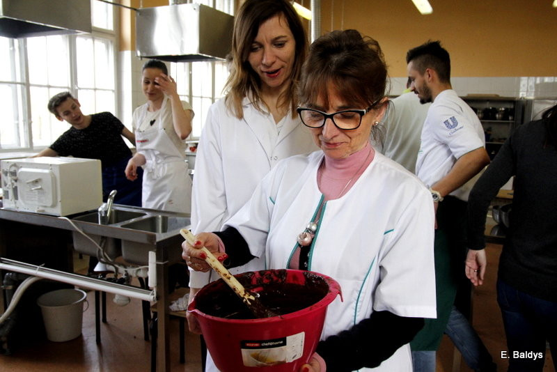 Słodkie warsztaty w ZSE w Lesznie (zdjęcia)