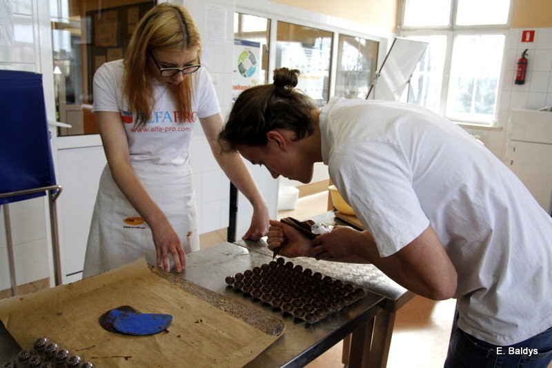 Słodkie warsztaty w ZSE w Lesznie (zdjęcia)