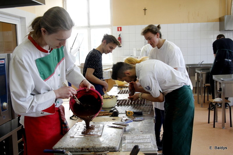 Słodkie warsztaty w ZSE w Lesznie (zdjęcia)
