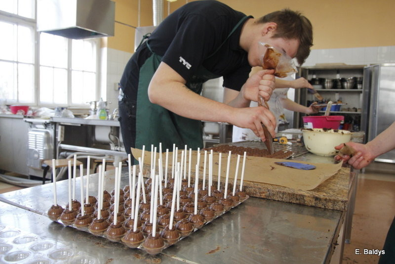 Słodkie warsztaty w ZSE w Lesznie (zdjęcia)