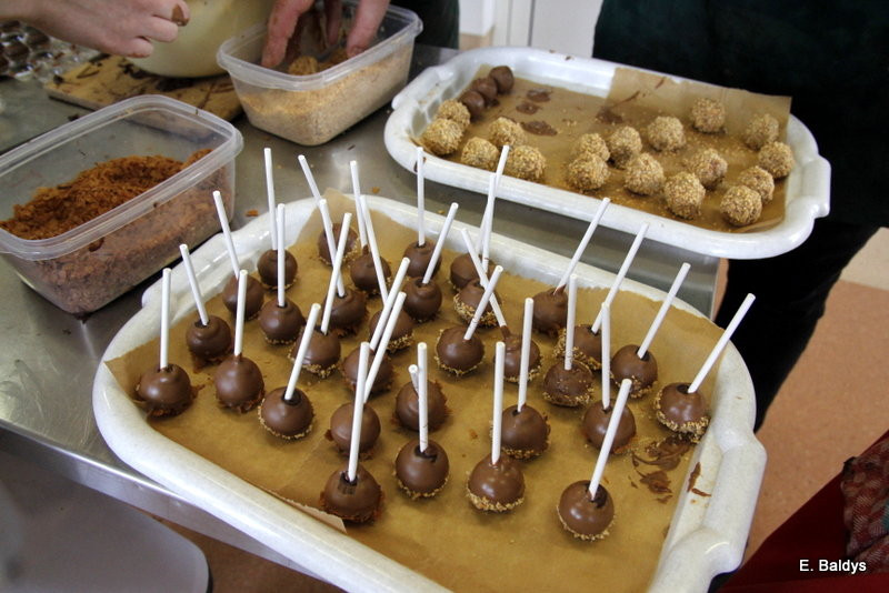 Słodkie warsztaty w ZSE w Lesznie (zdjęcia)