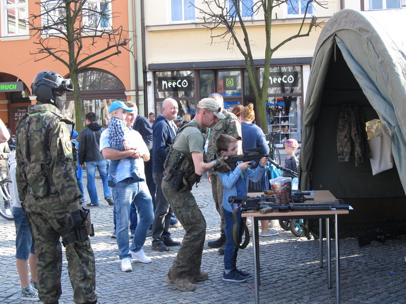 Niebieski dzień dla autyzmu (zdjęcia)