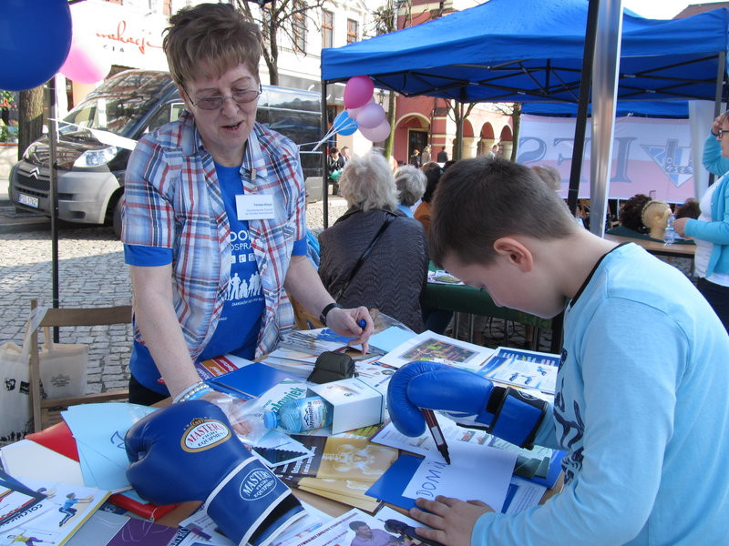 Niebieski dzień dla autyzmu (zdjęcia)