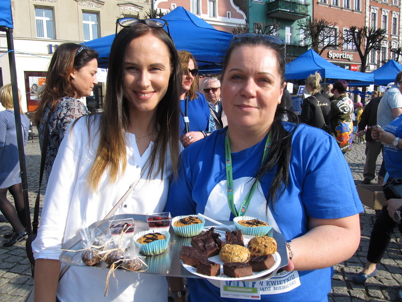 Niebieski dzień dla autyzmu (zdjęcia)