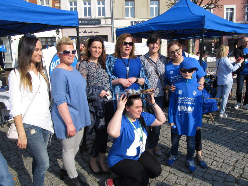 Niebieski dzień dla autyzmu (zdjęcia)