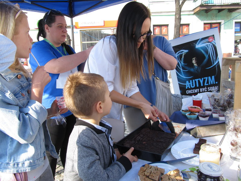 Niebieski dzień dla autyzmu (zdjęcia)