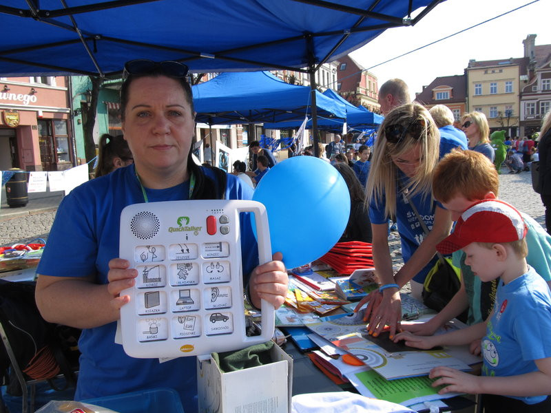 Niebieski dzień dla autyzmu (zdjęcia)