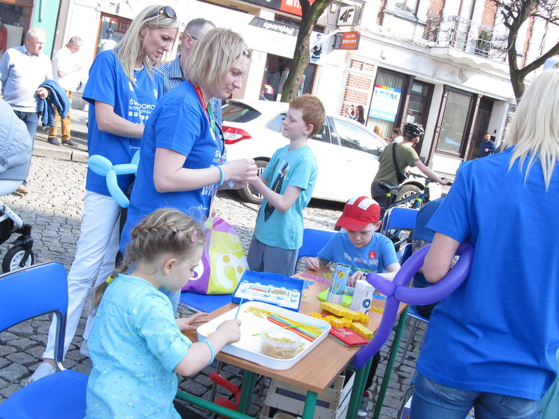 Niebieski dzień dla autyzmu (zdjęcia)