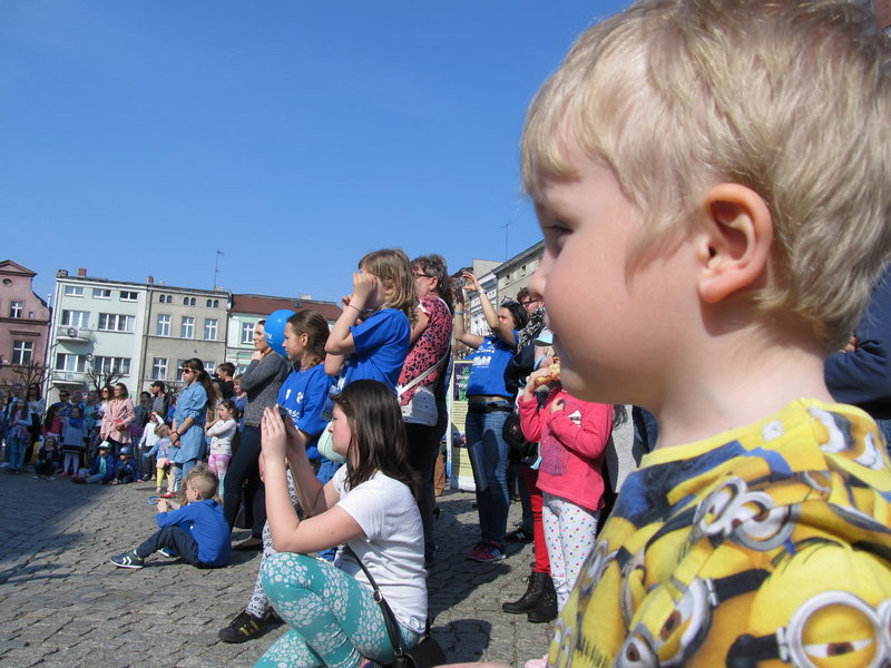 Niebieski dzień dla autyzmu (zdjęcia)