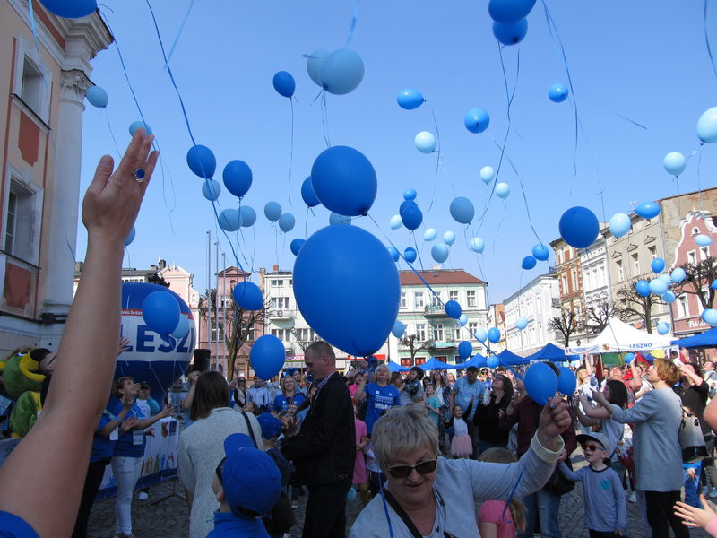 Niebieski dzień dla autyzmu (zdjęcia)